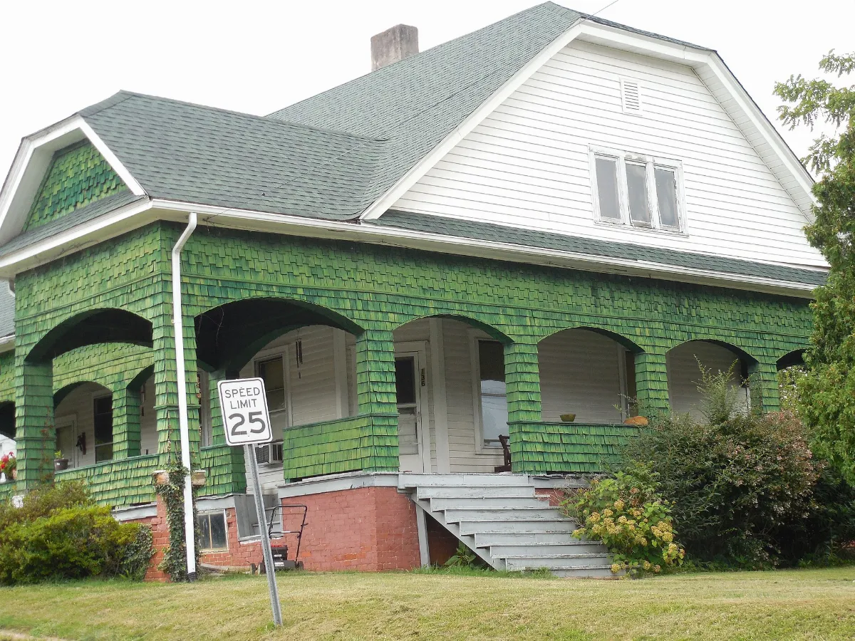 Green house on the corner - panoramio