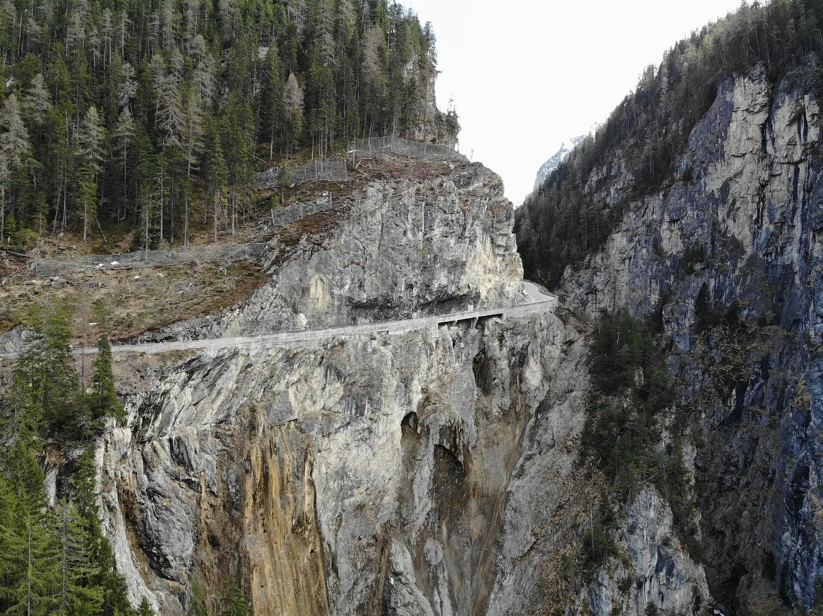 Bergünerstein Air1