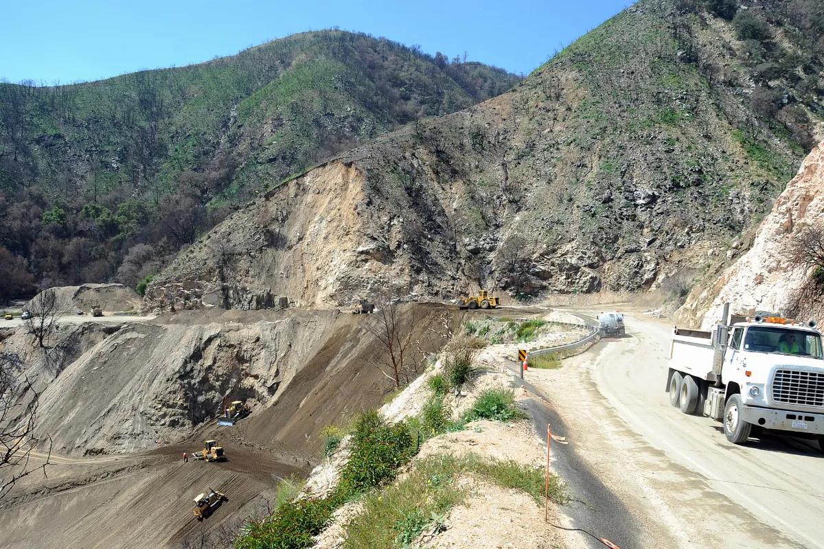 FEMA - 43689 - Road damageand workers in California