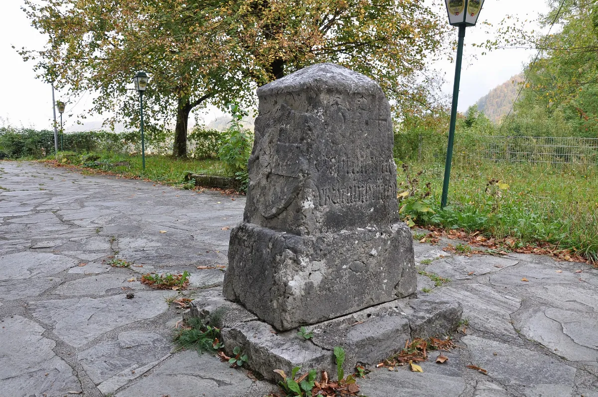 Grenzstein-Schroffen
