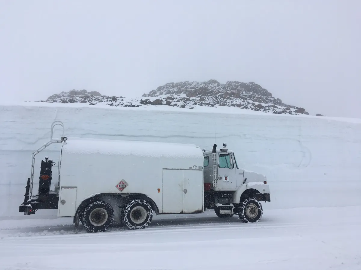 Beartooth Highway spring 2018 (4) (27436135467)