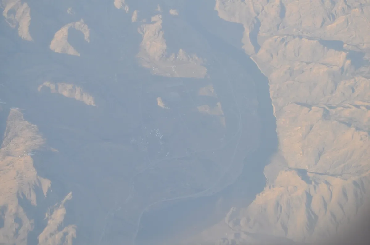 Columbia River - east of Chelan, Washington aerial 01