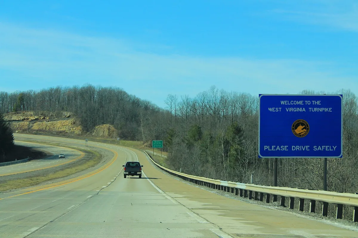 Int64wRoad-WestVirginiaTurnpikeSign (33873451585)