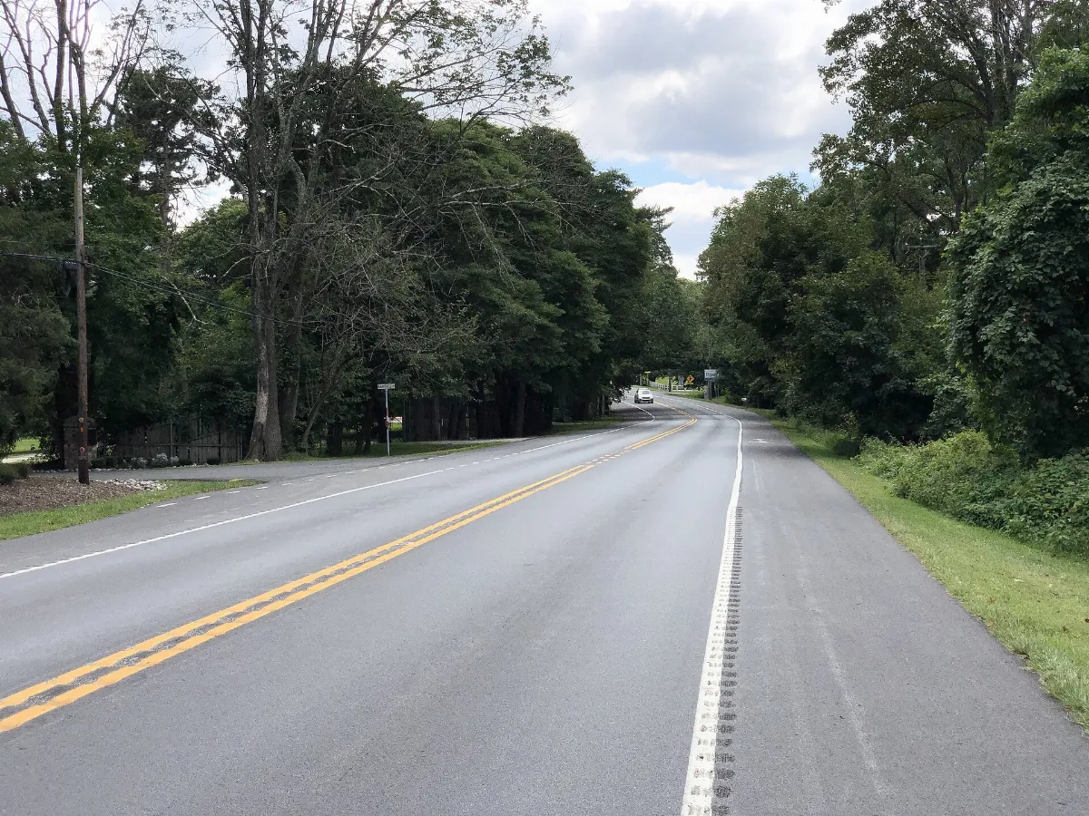 2022-09-08 13 07 25 View south along Pennsylvania State Route 52 (Kennett Pike) just south of Paddock Lane in Pennsbury Township, Chester County, Pennsylvania