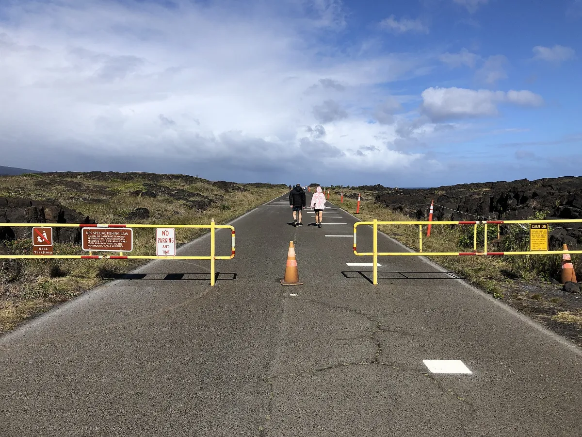 2021-10-09 14 53 17 Gate at the southeastern terminus of Chain of Craters Road within Hawaii Volcanoes National Park in Hawaii County, Hawaii