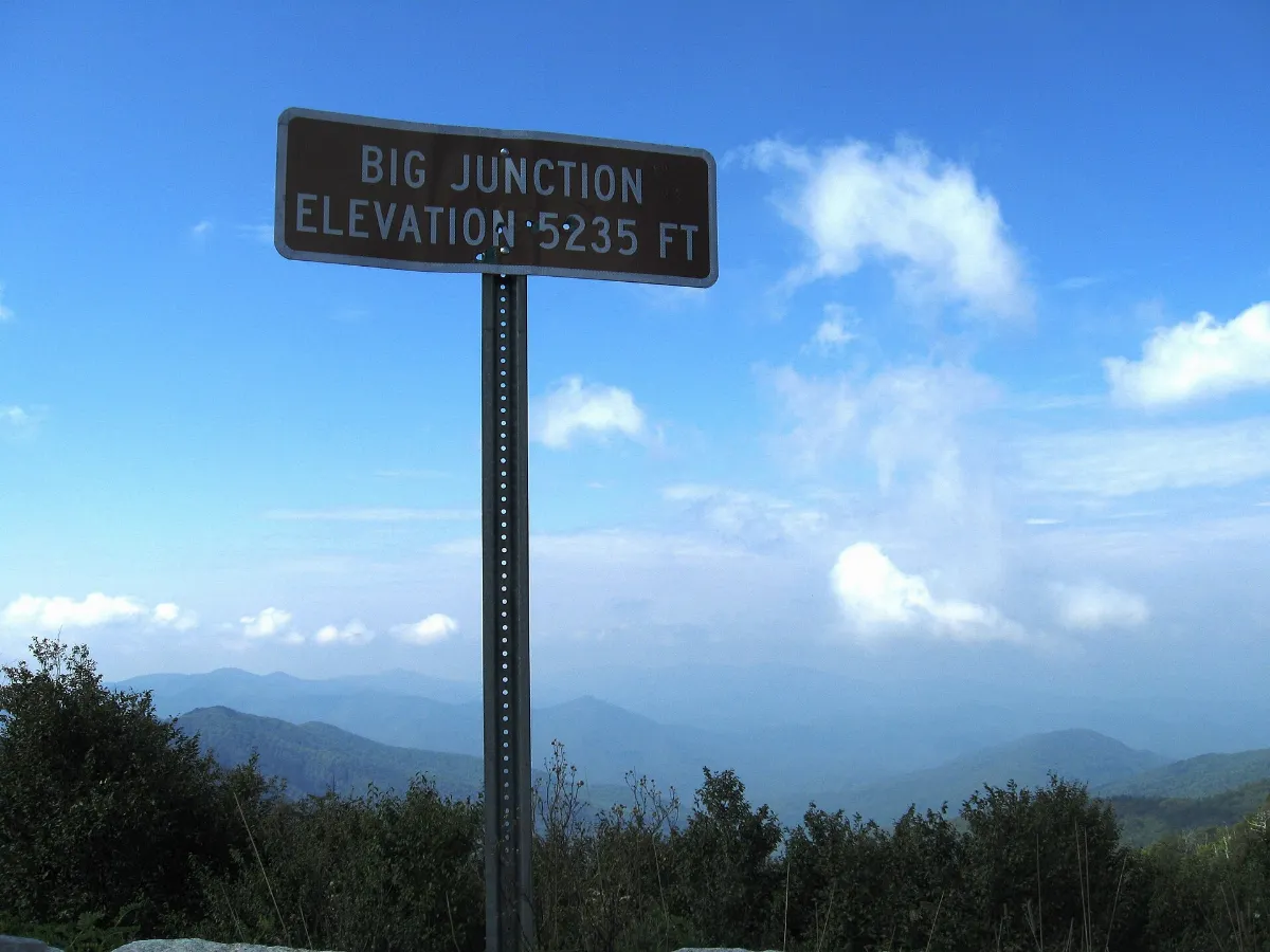 Big Junction on the Cherohala Skyway - Elev. 5235 - panoramio