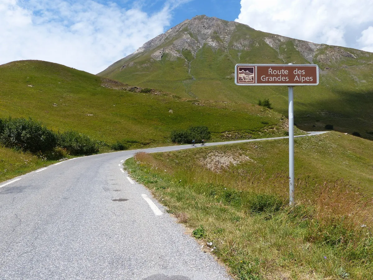 Panneau Route des Grandes Alpes au col du Lautaret 02