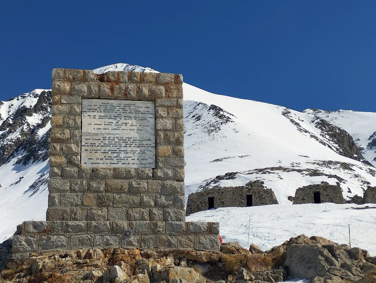 Col de la Lombarde, mémorial aux constructeurs de la route frontalière