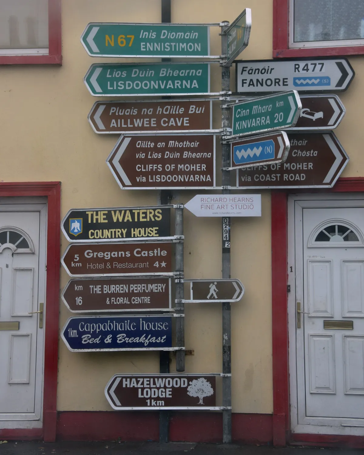 Ballyvaughan signpost 2018-08-01