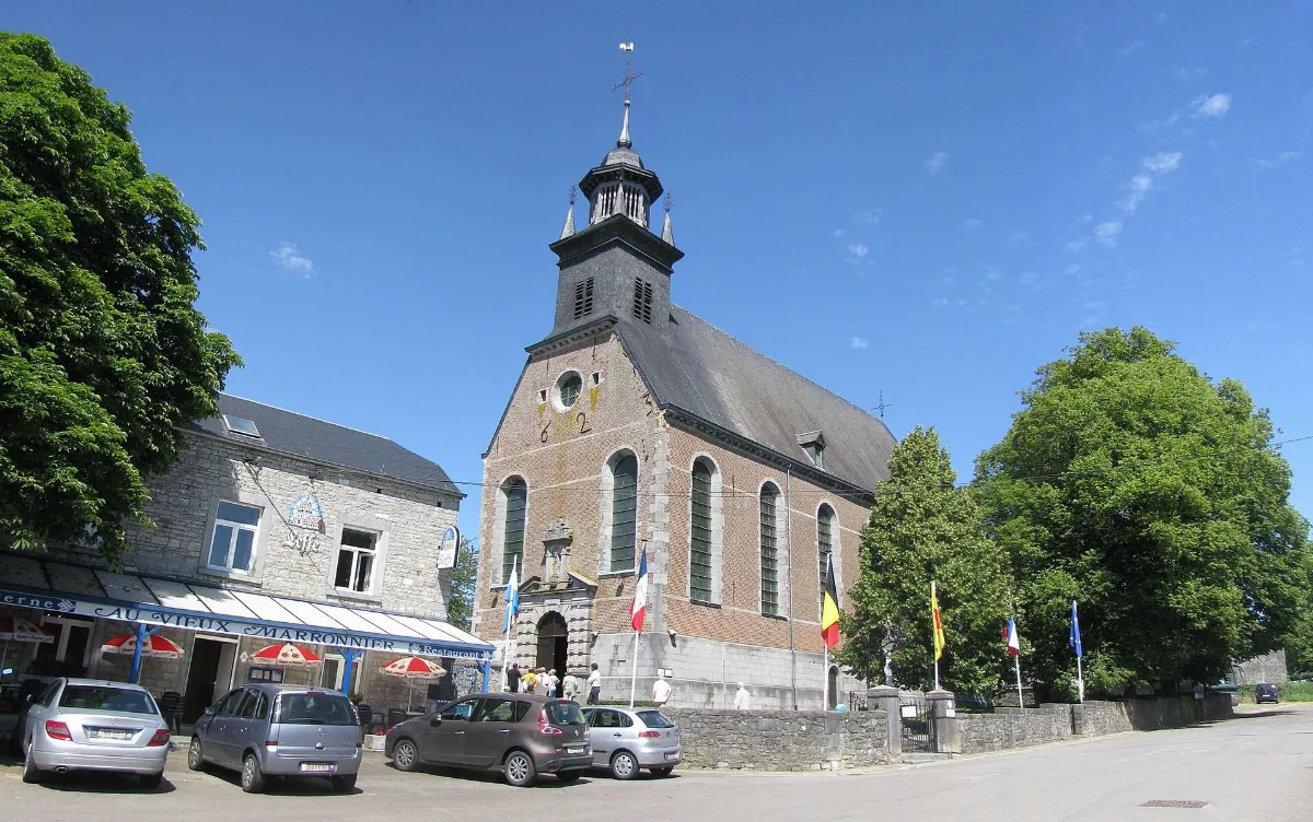 Foy Notre Dame - église et environs - panoramio