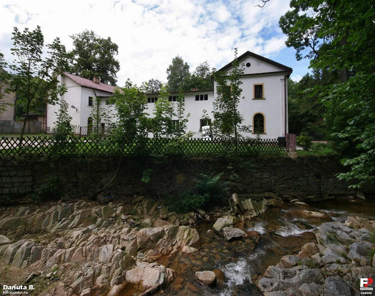 Świeradów-Zdrój, Ratowników Górskich 1 - fotopolska.eu (263676)