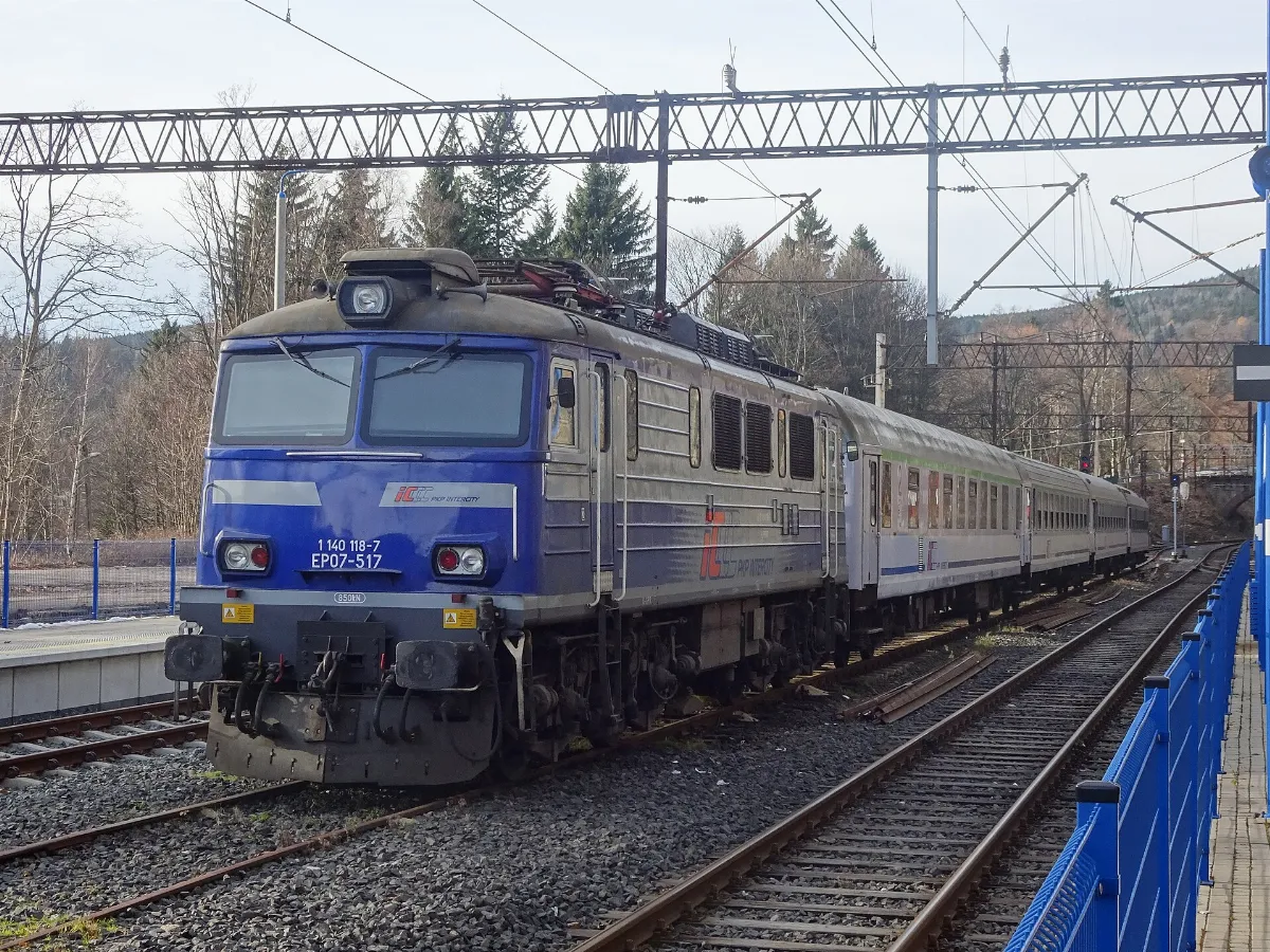 EP07-517 (39174415831)