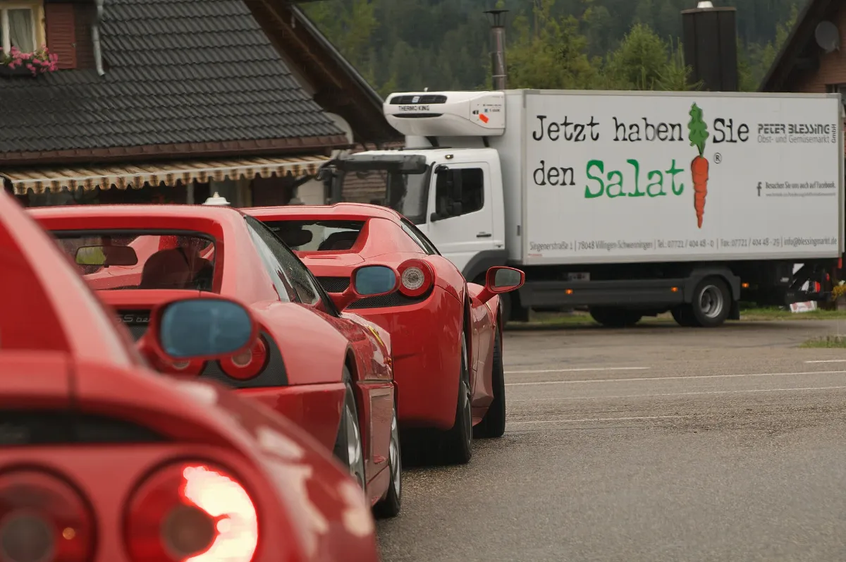 Ferraris auf Landstrassen (29050210181)