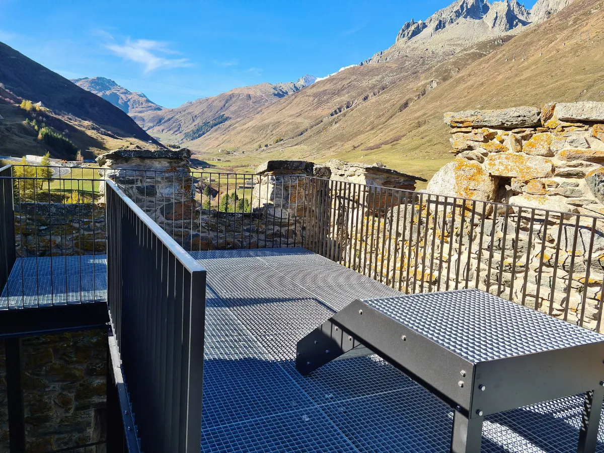 Burgruine Hospental 2022 Plattform