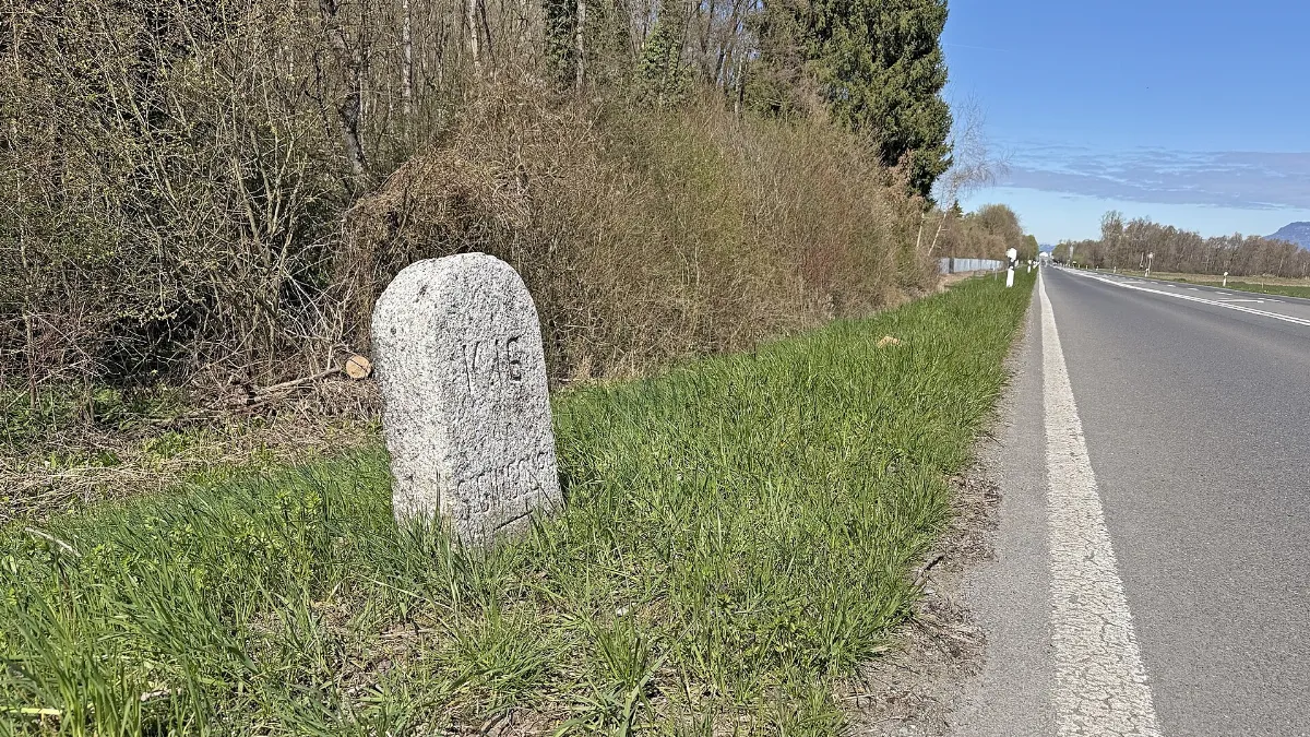 Route Saint-Gingolph - Brigue km 16 (01)