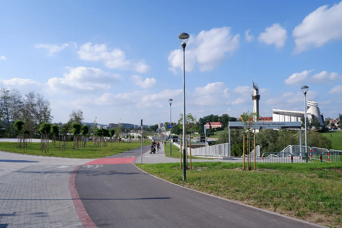 Kraków, nad tunelem Trasy Łagiewnickiej, między sanktuariami 01