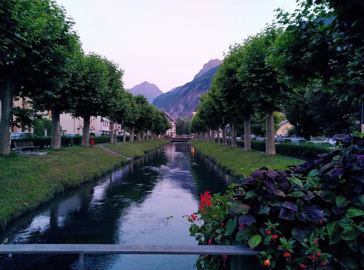 Canal de Bourg d'Oisan