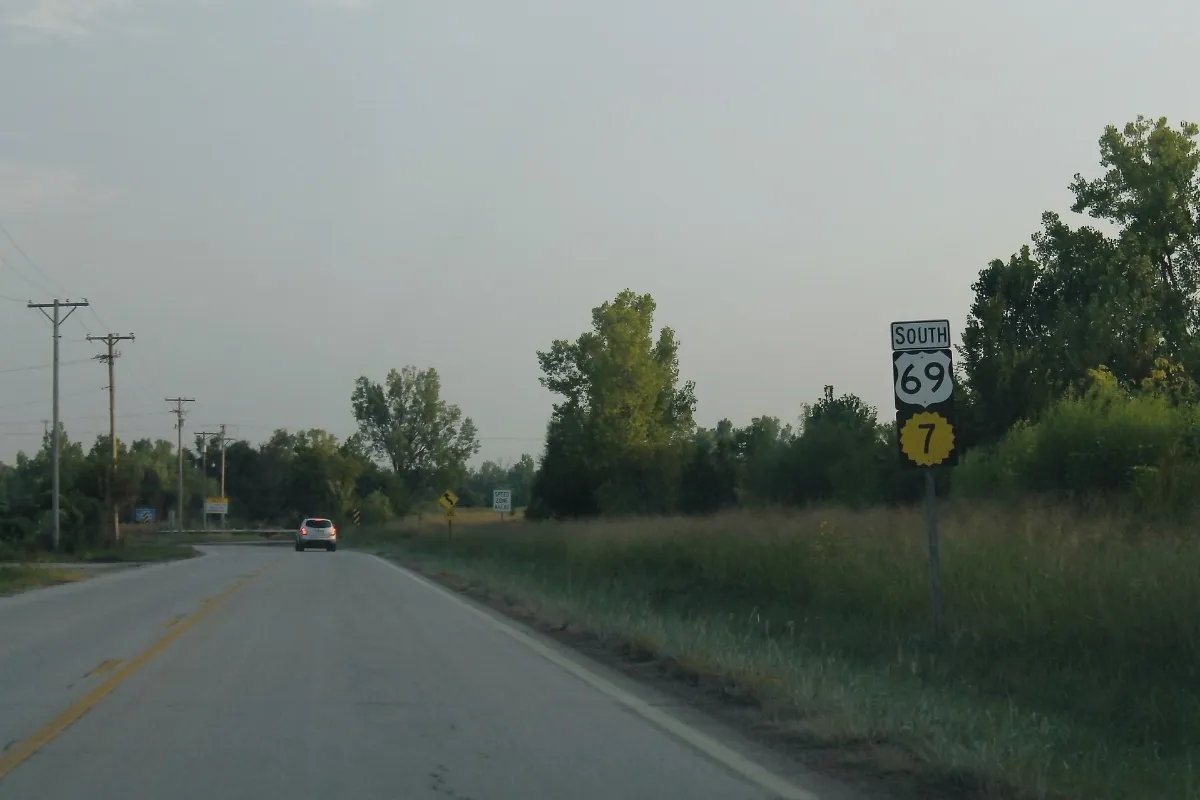 US69 K-7 South Signs near OK Border