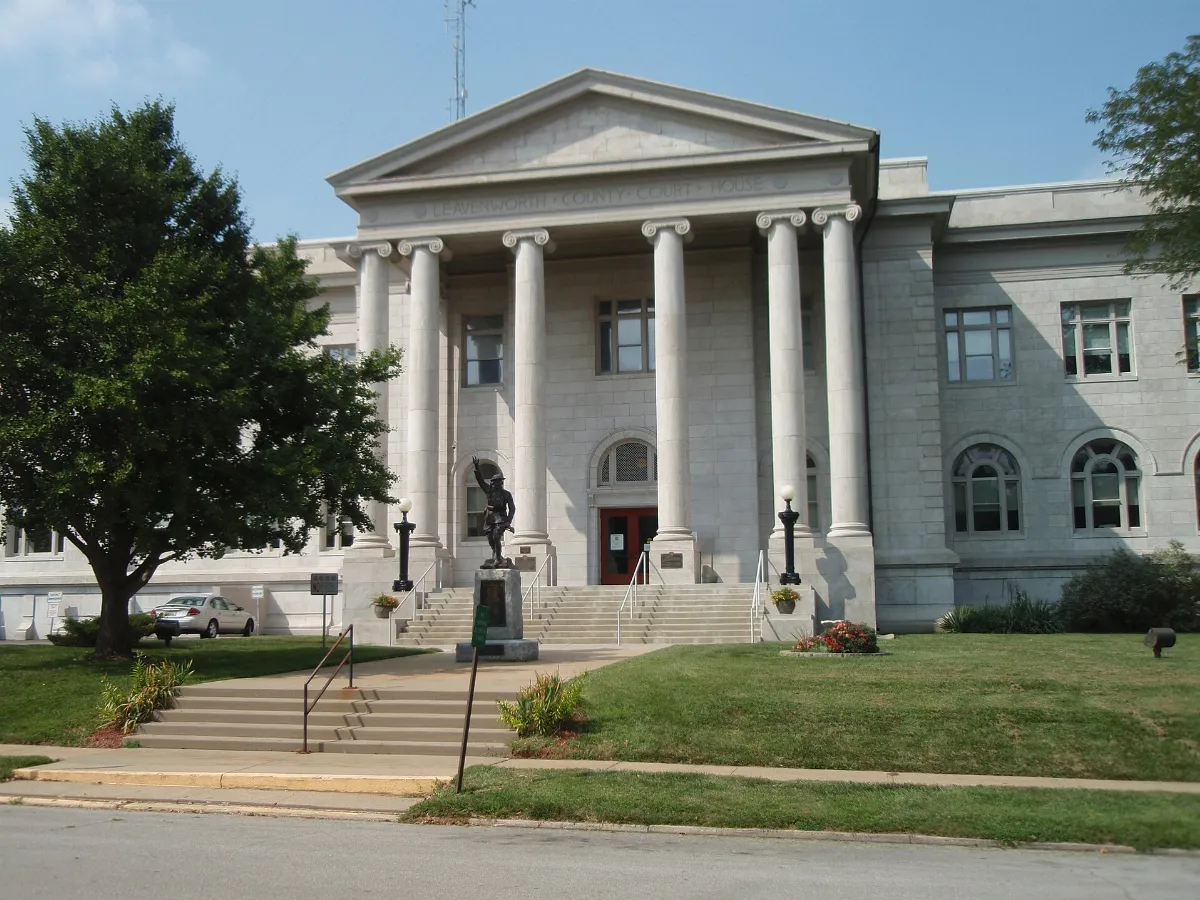Leavenworth county kansas courthouse 2009
