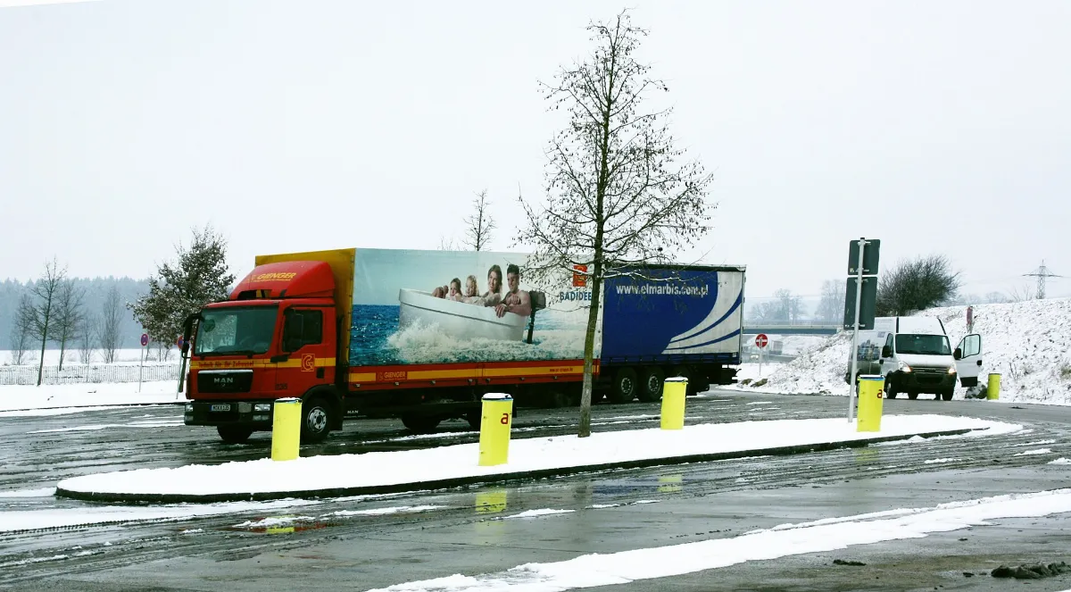 Autobahnpakrplatz MAN Lkw