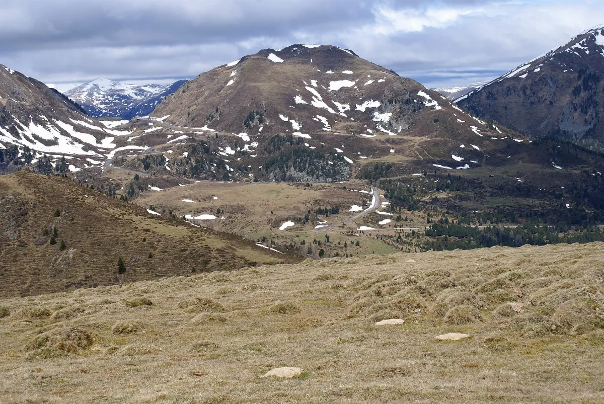 Falkertalm, Ausblick zum Schiestelnock und Nockalmstraße - panoramio