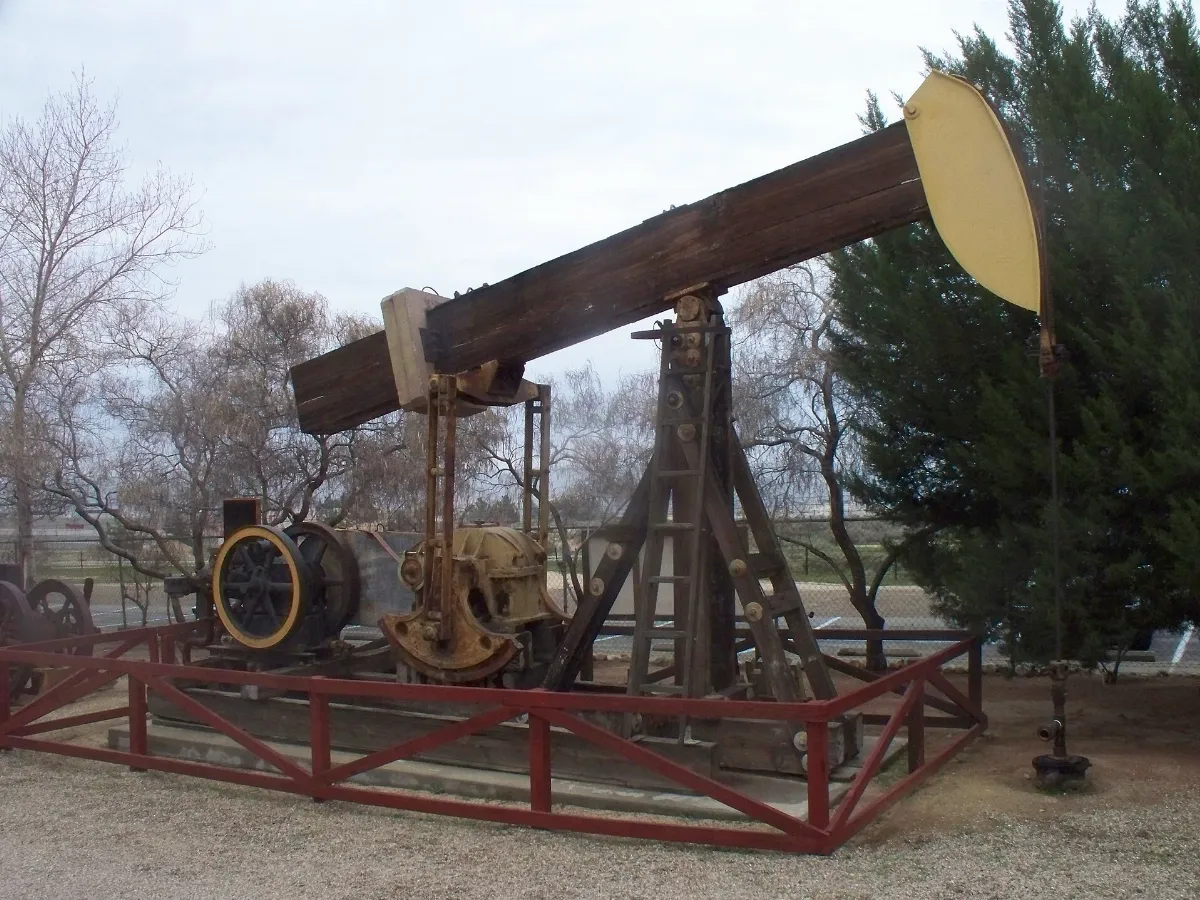 Kern West Oil Museum (3354873631)
