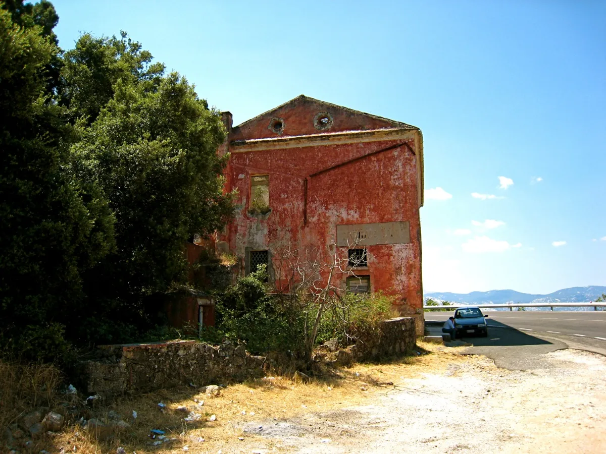 Old Building on Orientale Sarda - panoramio