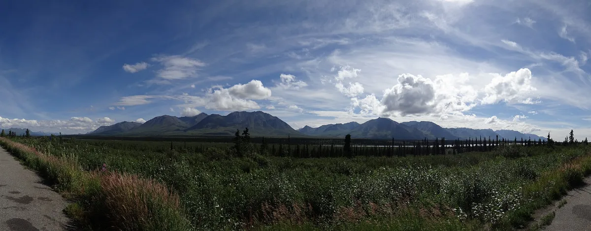 A Panoramic photo from Glenn Parks Highway - panoramio