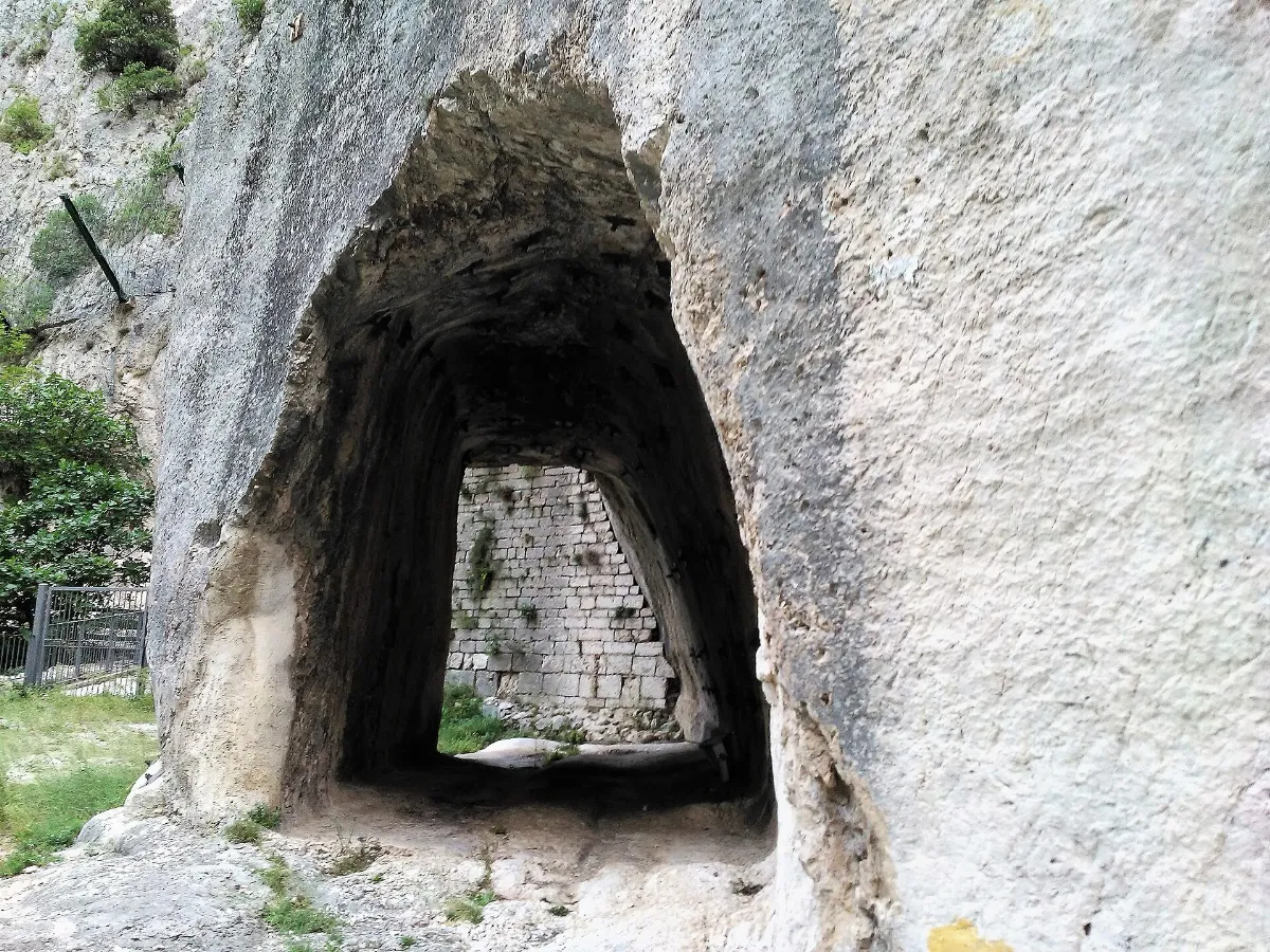 Galleria minore a fianco della chiesa