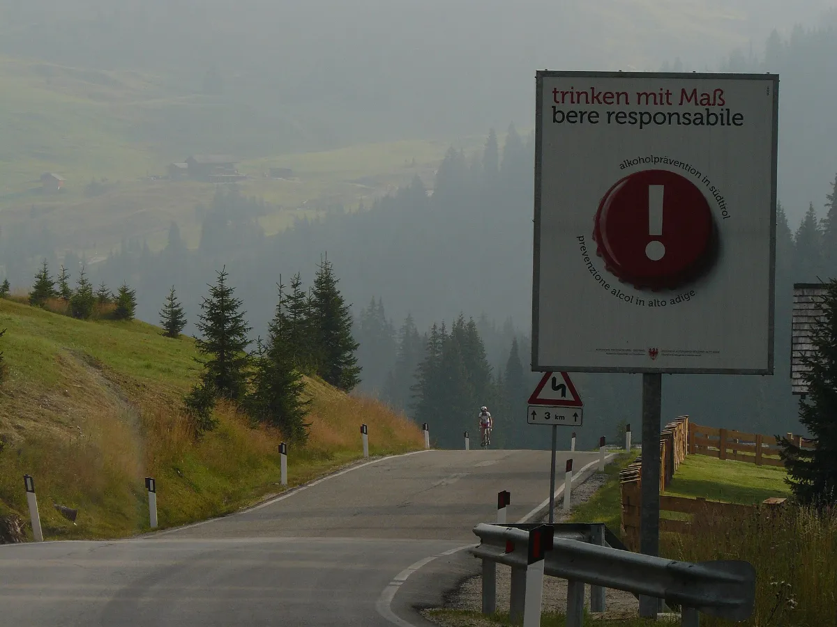 Passo Campolongo, Passo di Campolongo, trinken mit Maß, bere responsabile - panoramio