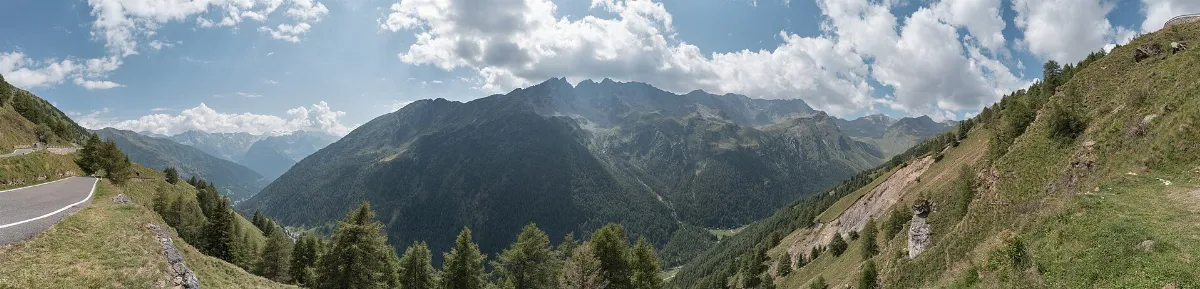 Vista dalla Strada Statale 300 del Passo di Gavia - Ponte di Legno, Brescia, Italia - 11 Agosto 2025 04