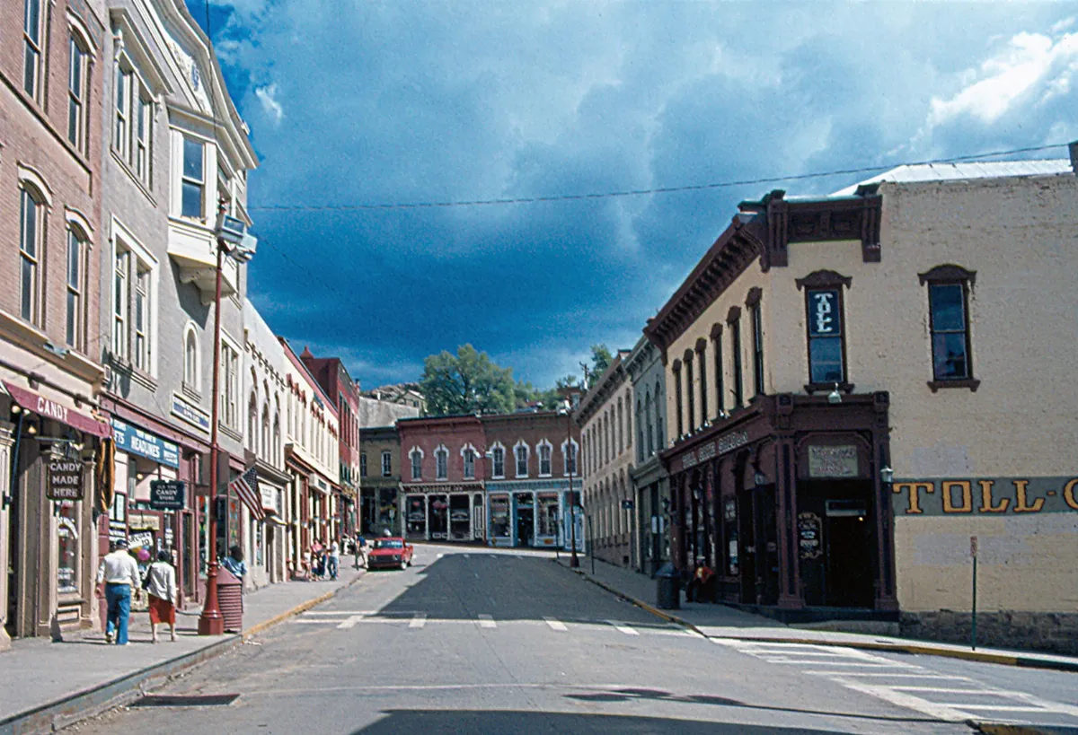 1982-06-22-Central City Col L 05-ps