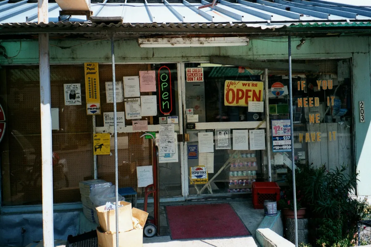 Supermarket, Mitchell, Oregon 2002 (10899918304)