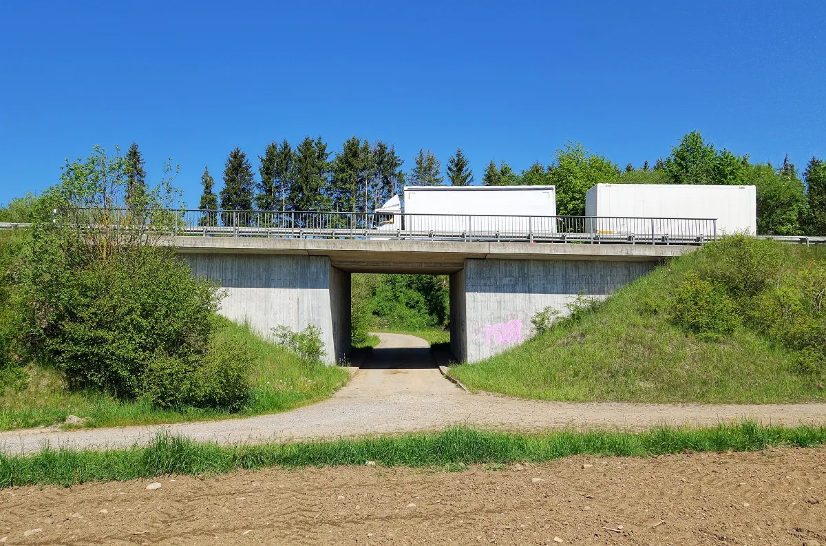 Bundesstraße 17 Unterführung eines Feldweges nordwestlich Schongau (2)