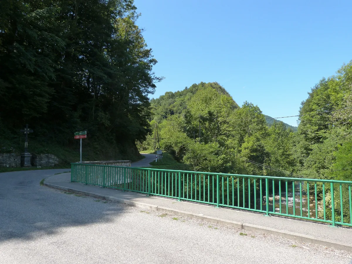 Pont franchissant l'Aract à Biert