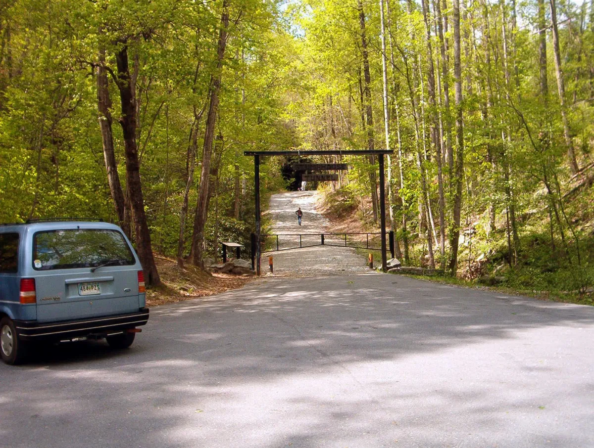 Entrance to Stumphouse Tunnel - panoramio