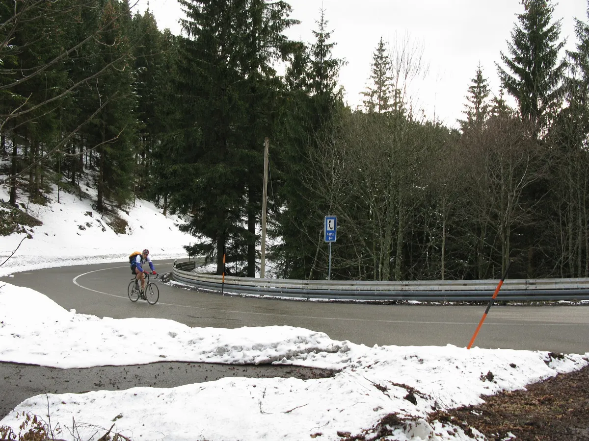 Untere Rasthaus-Kurve der Schauinslandstraße