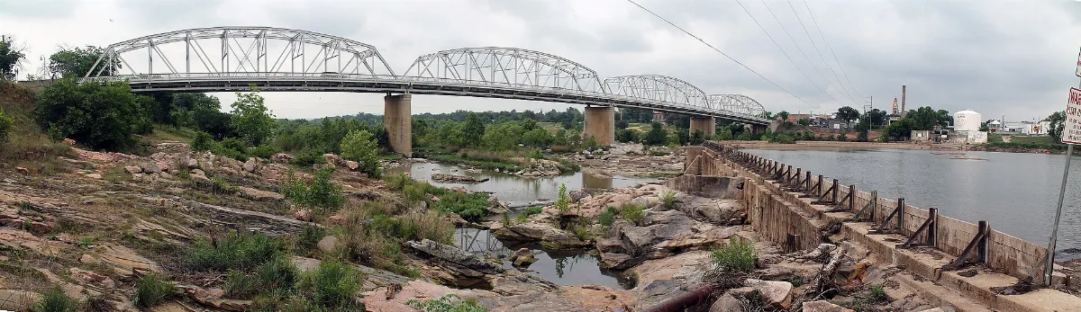 Llano River 5-8-2015 02 (39043503964)