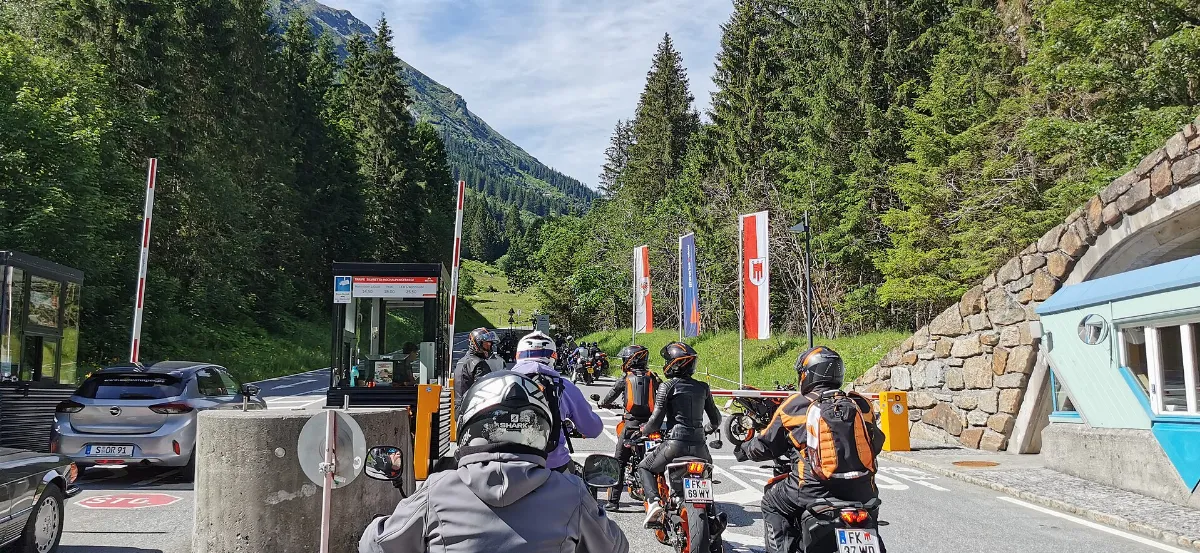 AUT – Vorarlberg – Bezirk Bludenz — Gemeinde Gaschurn — Partenen (Silvretta Hochalpenstraße · Mautkassen) 2022-06-12 Mattes