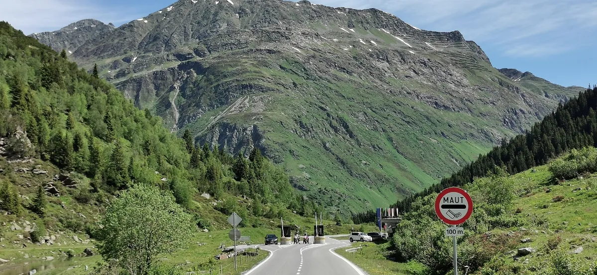 AUT – Vorarlberg – Bezirk Landeck — Gemeinde Galtür — Galtür Ort (Silvretta Hochalpenstraße · Mautkassen) 2022-06-12 Mattes