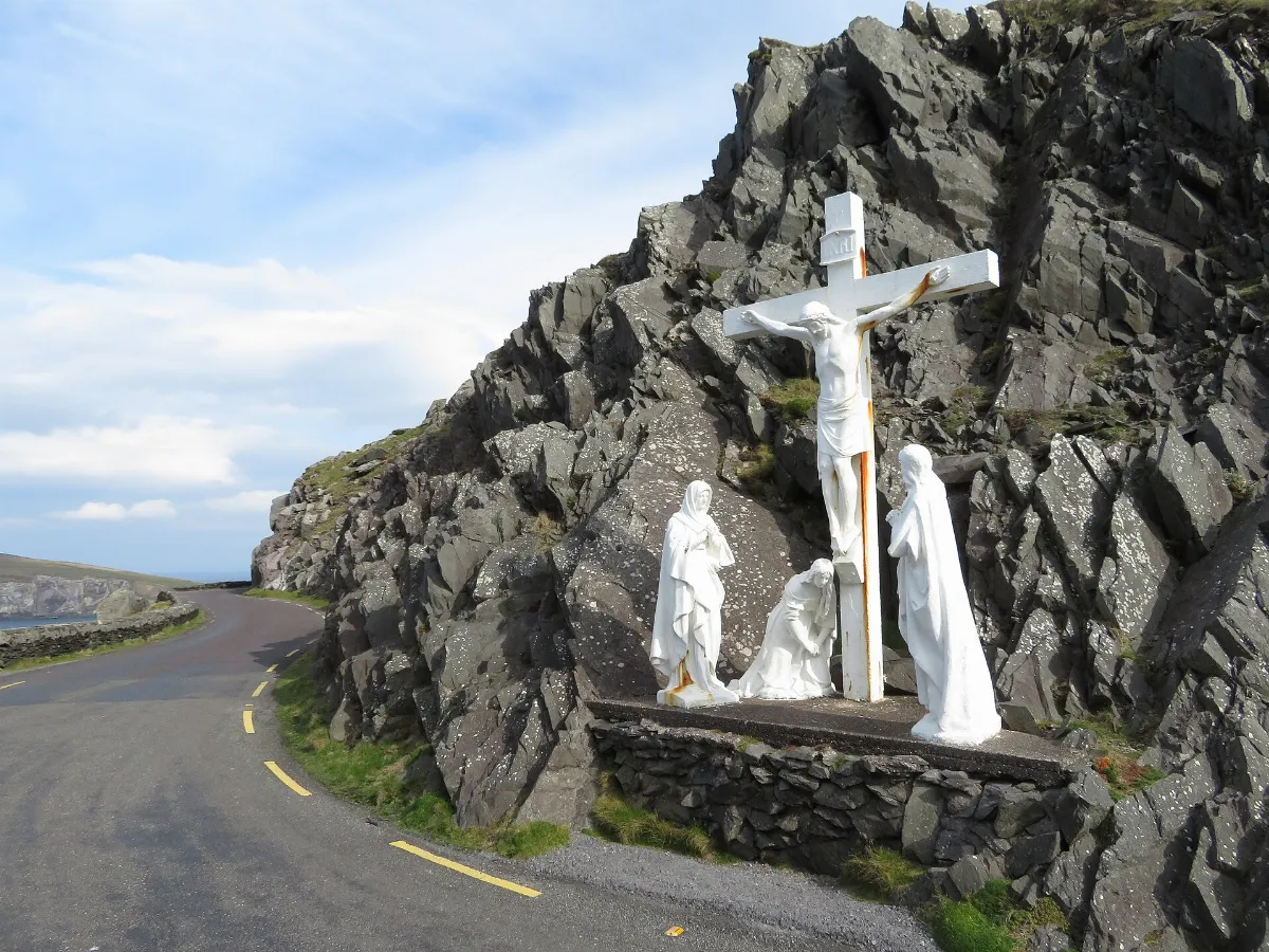 Cross at Slea Head - geograph.org.uk - 6121239