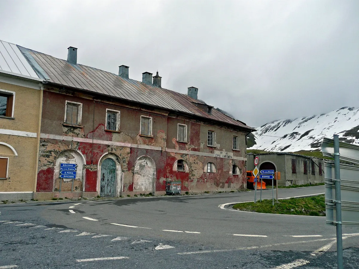 Border Italy - Switzerland - Museo Storico Carlo Donegani - panoramio