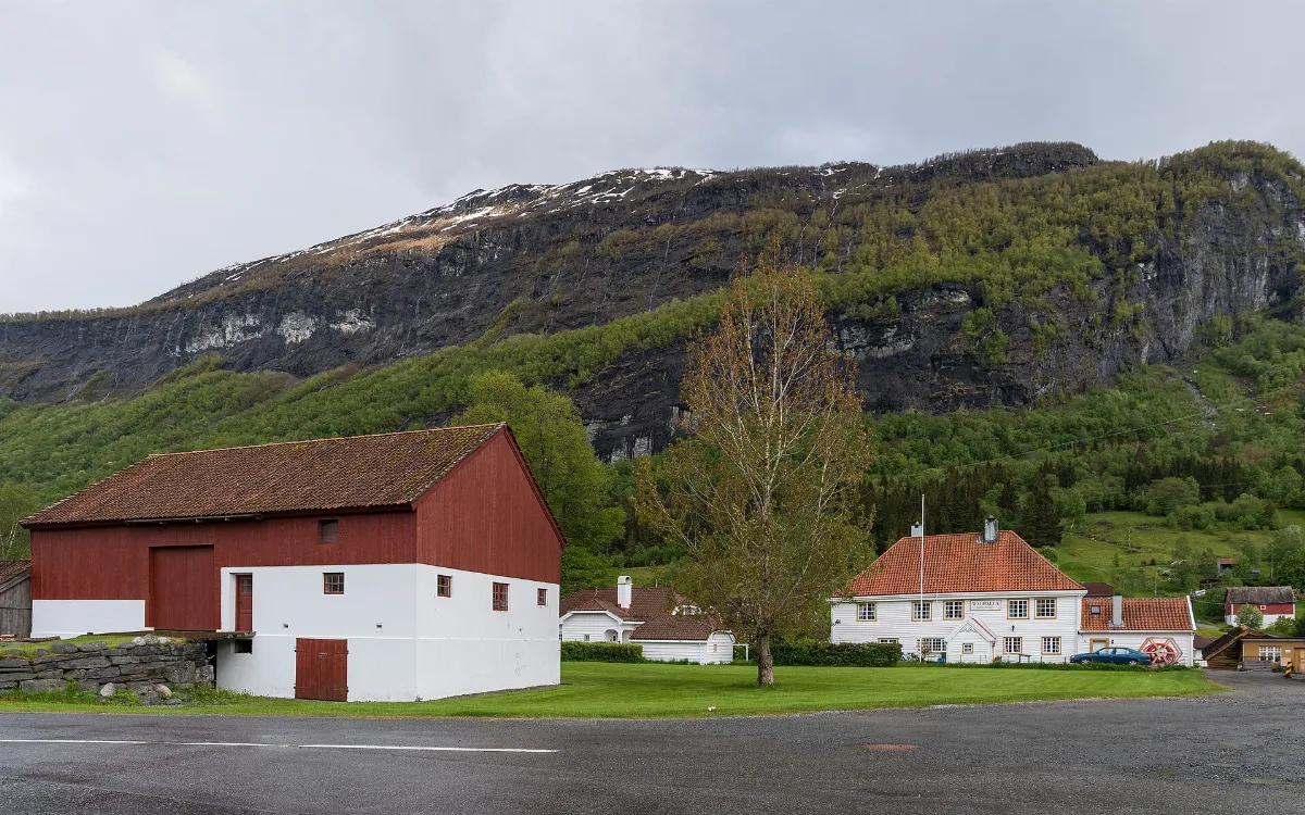 Buildings near Stryneelva river, Stryn 20150603 1