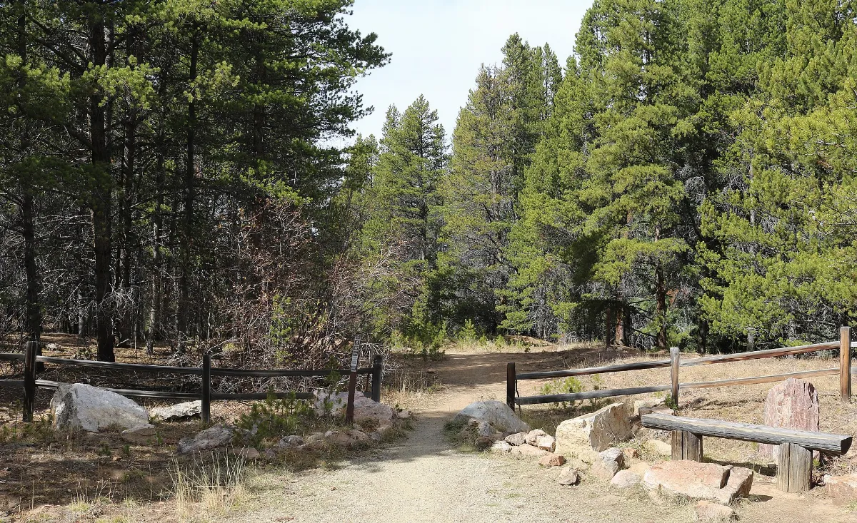 Continental Divide Trail trailhead at Tennessee Pass