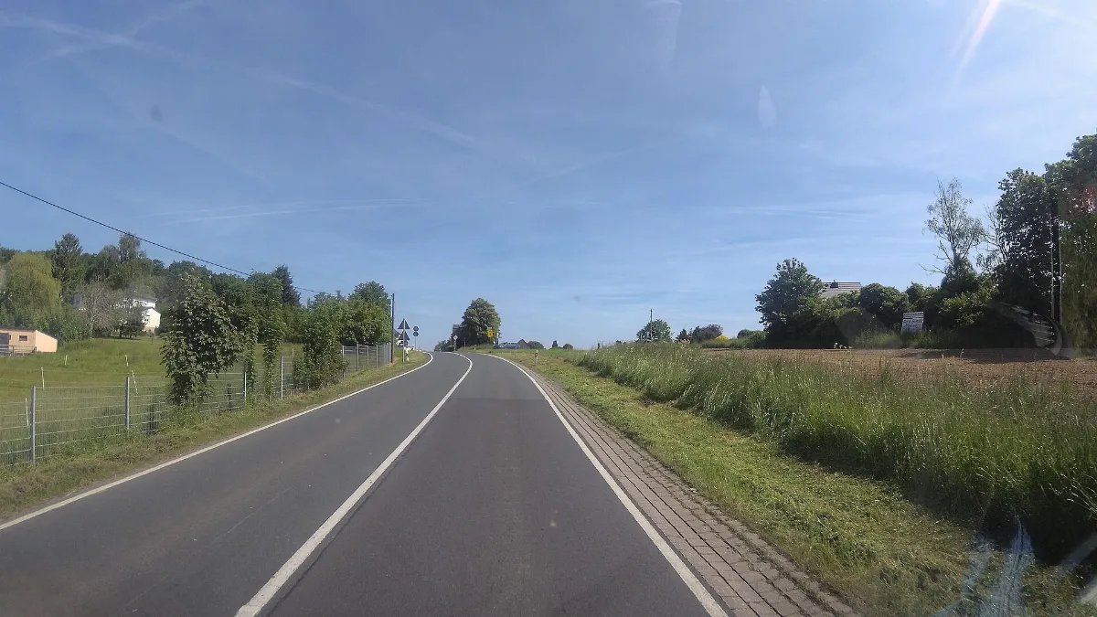 Mapillary (teddy73) 2023-05-30 06H38M59S000 (260344283238389 at iVdpwyfRA8X5E6uLWv2DOb with YDXJ 2)