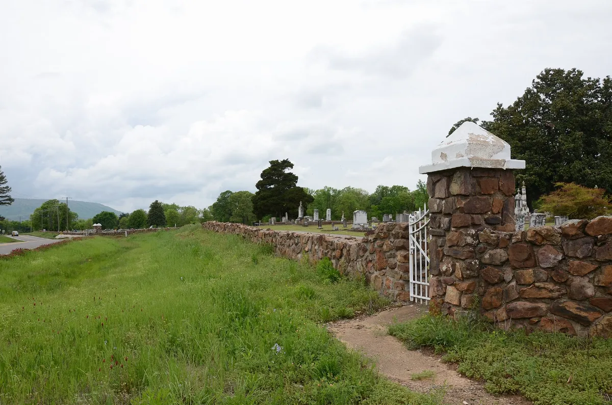 Brearley Cemetery Historic Section, Front Wall