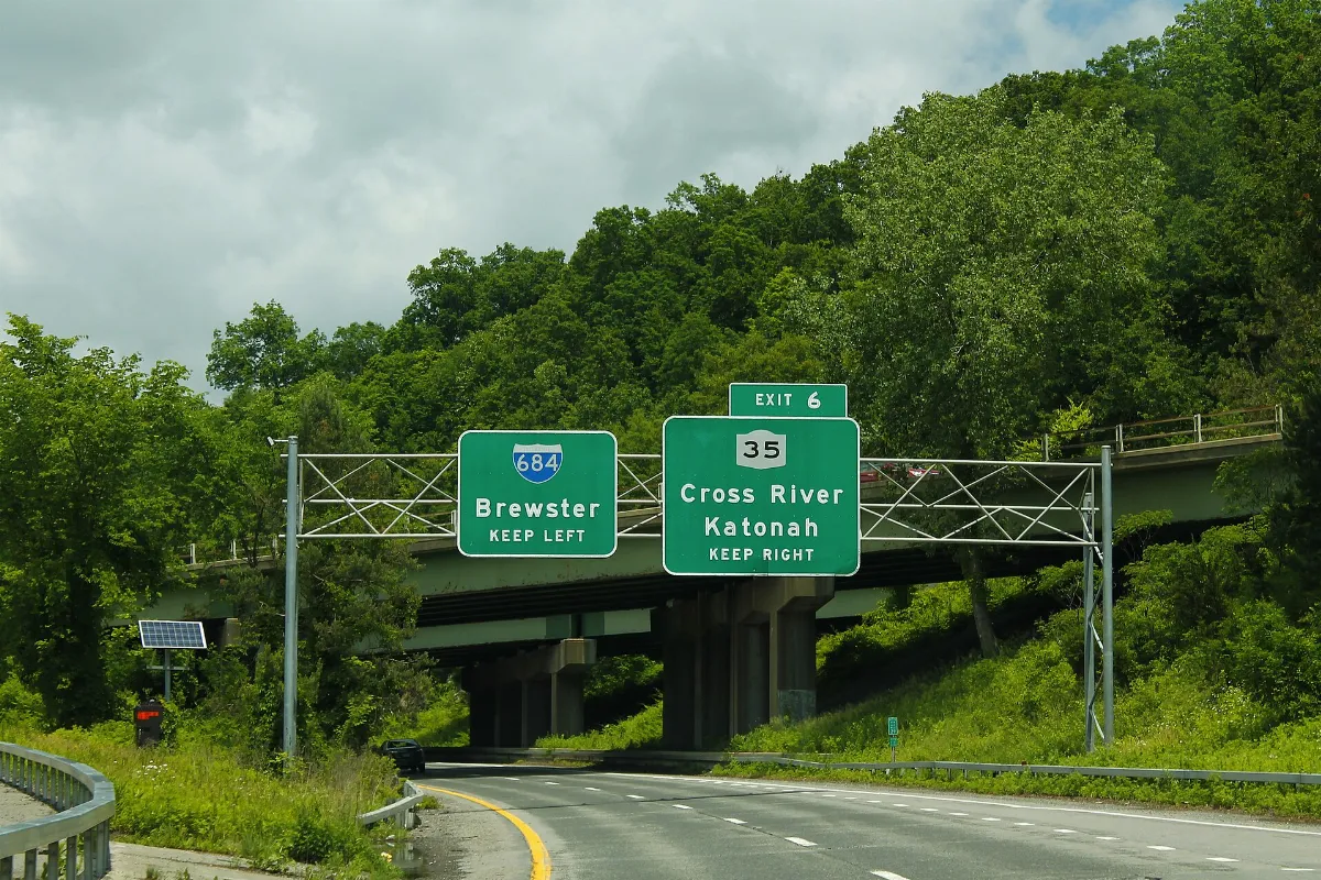 SMPnRoadEnd-ToInt684-ItsExit6-NY35 (39582970605)