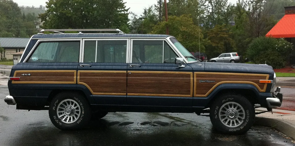 Jeep Grand Wagoneer blue wet Boone-s