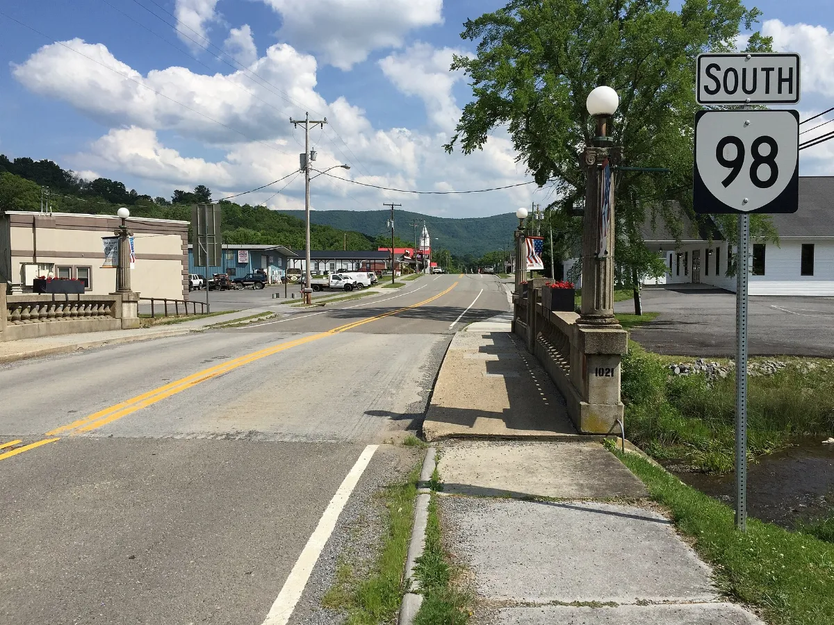 2017-06-11 16 05 49 View south along Virginia State Route 98 (Main Street) at U.S. Route 52 and Virginia State Route 42 in Bland, Bland County, Virginia