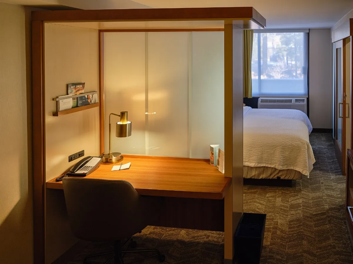 Hotel Room Desk - SpringHill Suites by Marriott, Flagstaff, Arizona (49376521416)